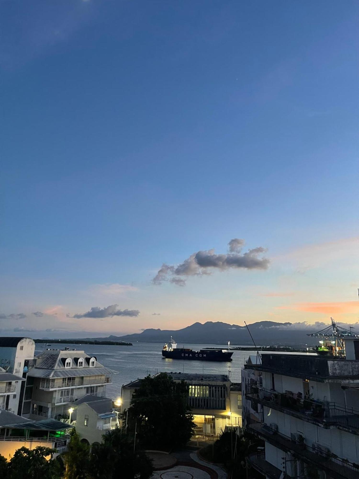 شقة Penthouse Seaside 10 Min Port, Croisiere Et Aeroport بوانت-آه-بيتر المظهر الخارجي الصورة
