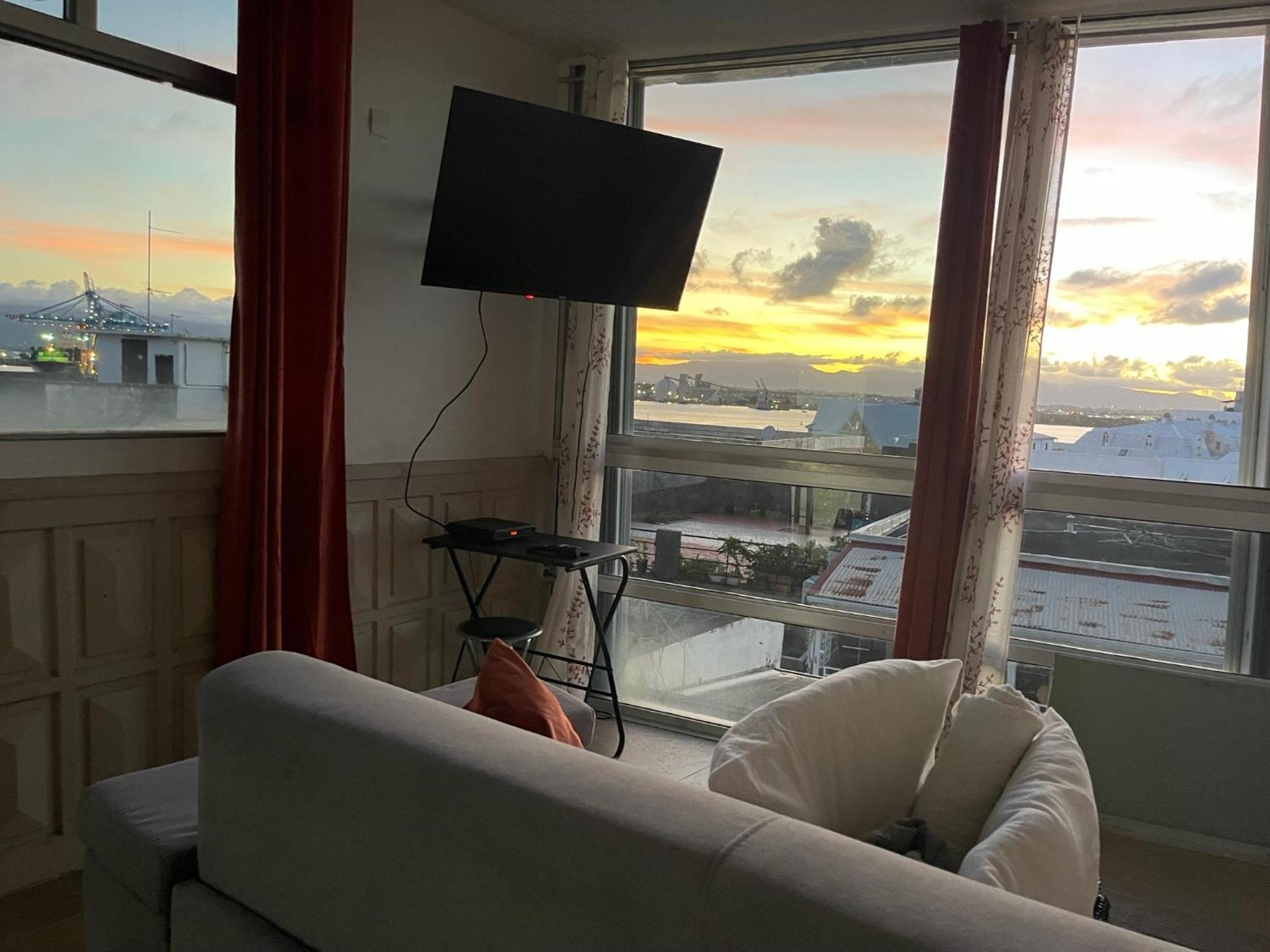 شقة Penthouse Seaside 10 Min Port, Croisiere Et Aeroport بوانت-آه-بيتر المظهر الخارجي الصورة